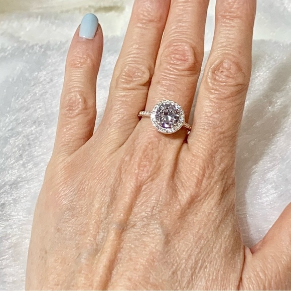 Silver toned crystal halo ring sized 9 NWT - Picture 7 of 10